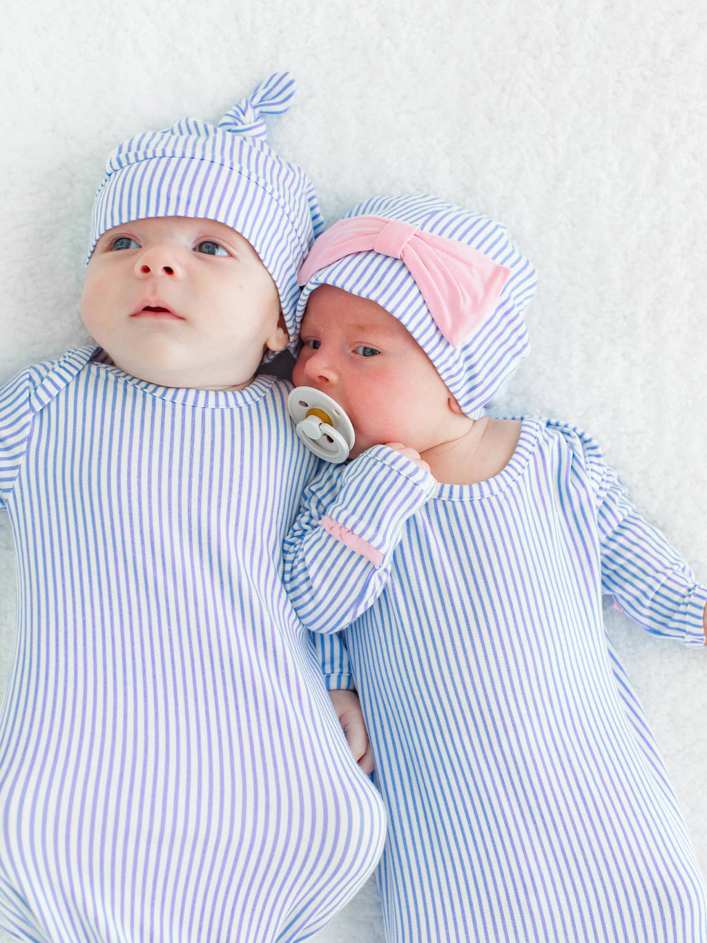 Periwinkle SoftSnooze™ Seersucker Bamboo Knotted Gown & Bow Beanie Set
