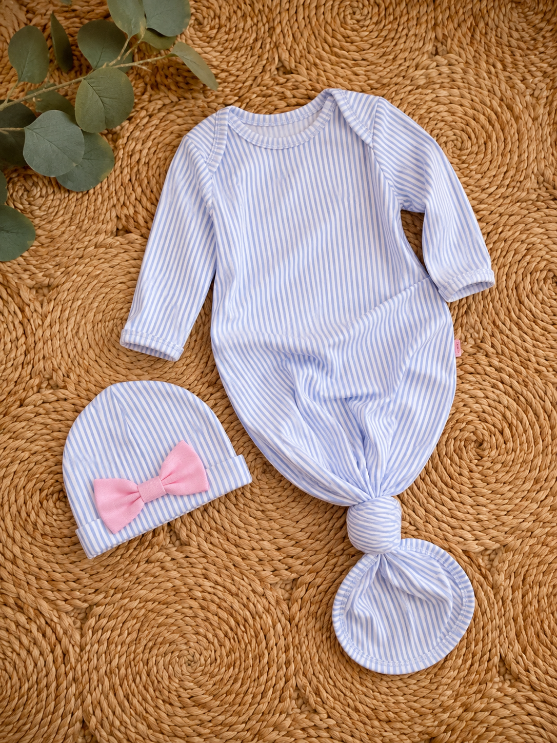 Periwinkle SoftSnooze™ Seersucker Bamboo Knotted Gown & Bow Beanie Set