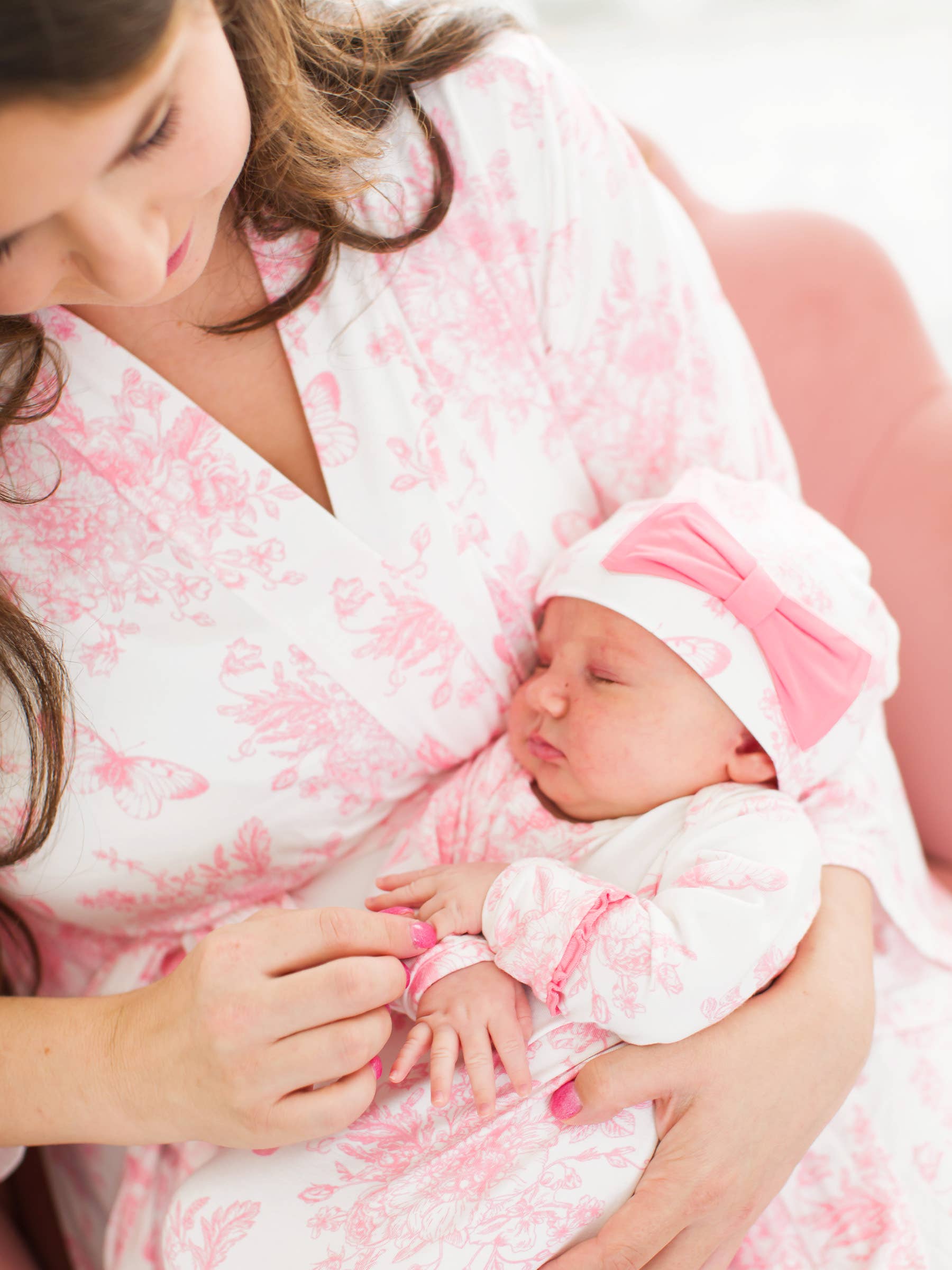Pink Butterfly Garden Toile SoftSnooze™ Baby Girls Bamboo Ruffle Knotted Sleep Gown & Bow Hat Set